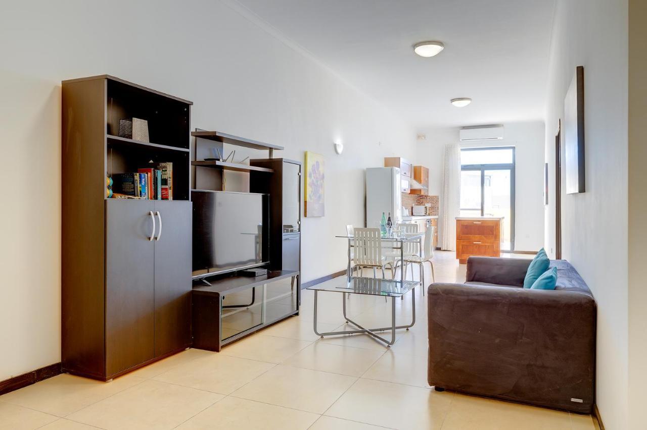 Modern 2 Bedroom Maisonette In Central スリーマ エクステリア 写真